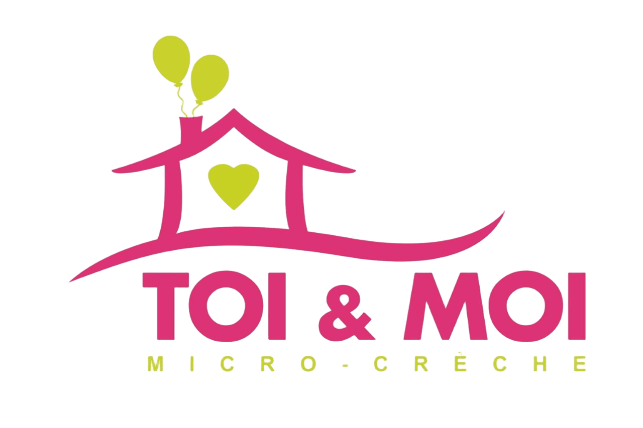 Logo de la micro-crèche Toi & Moi : une maison rose avec un cœur jaune et deux ballons au sommet, accompagnée du nom Toi & Moi Micro-Crèche.
